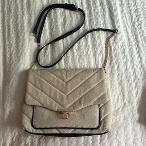 Canvas with black detail cross body!